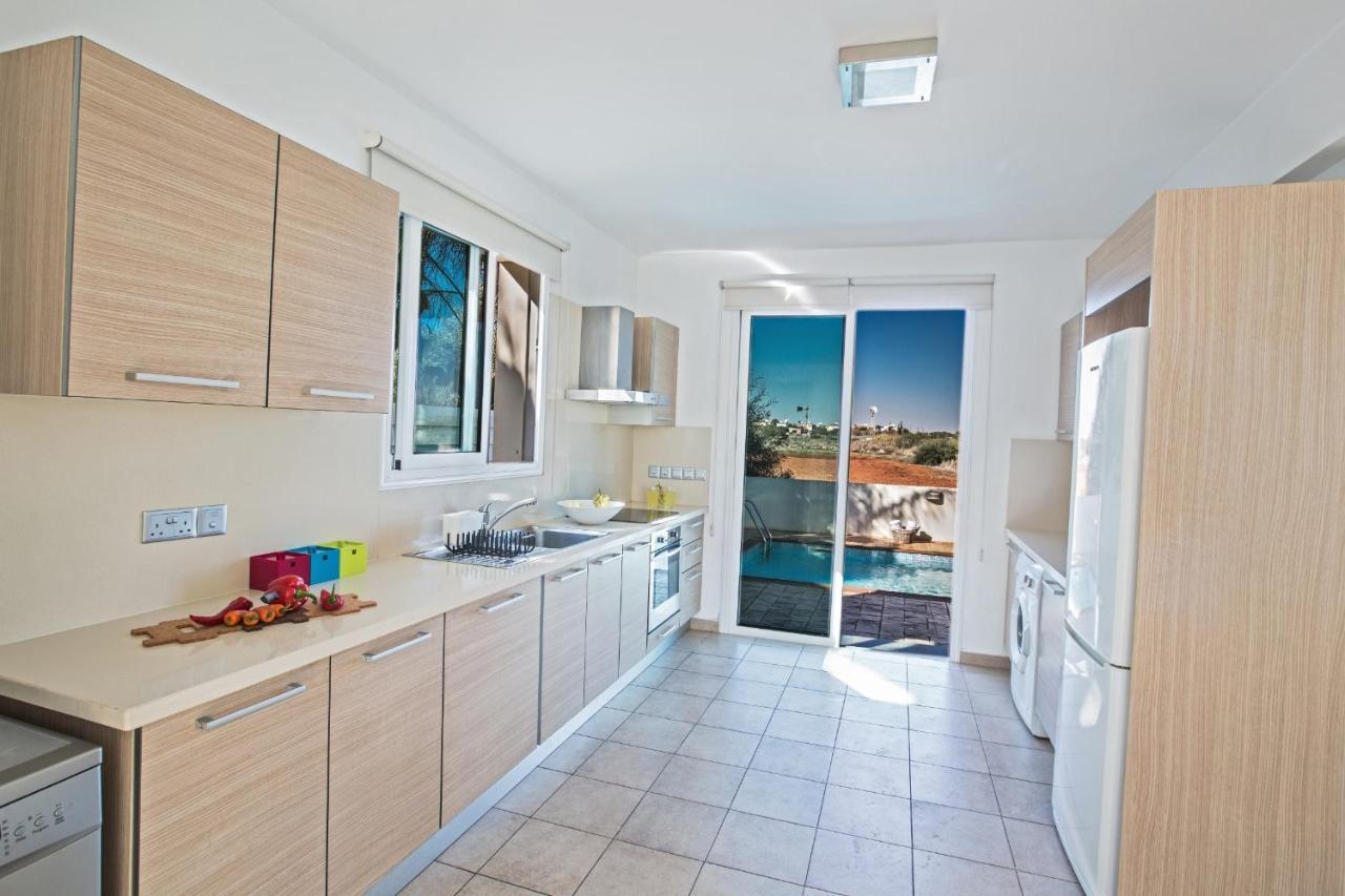 Seaspray Villa โปรทาราส ภายนอก รูปภาพ